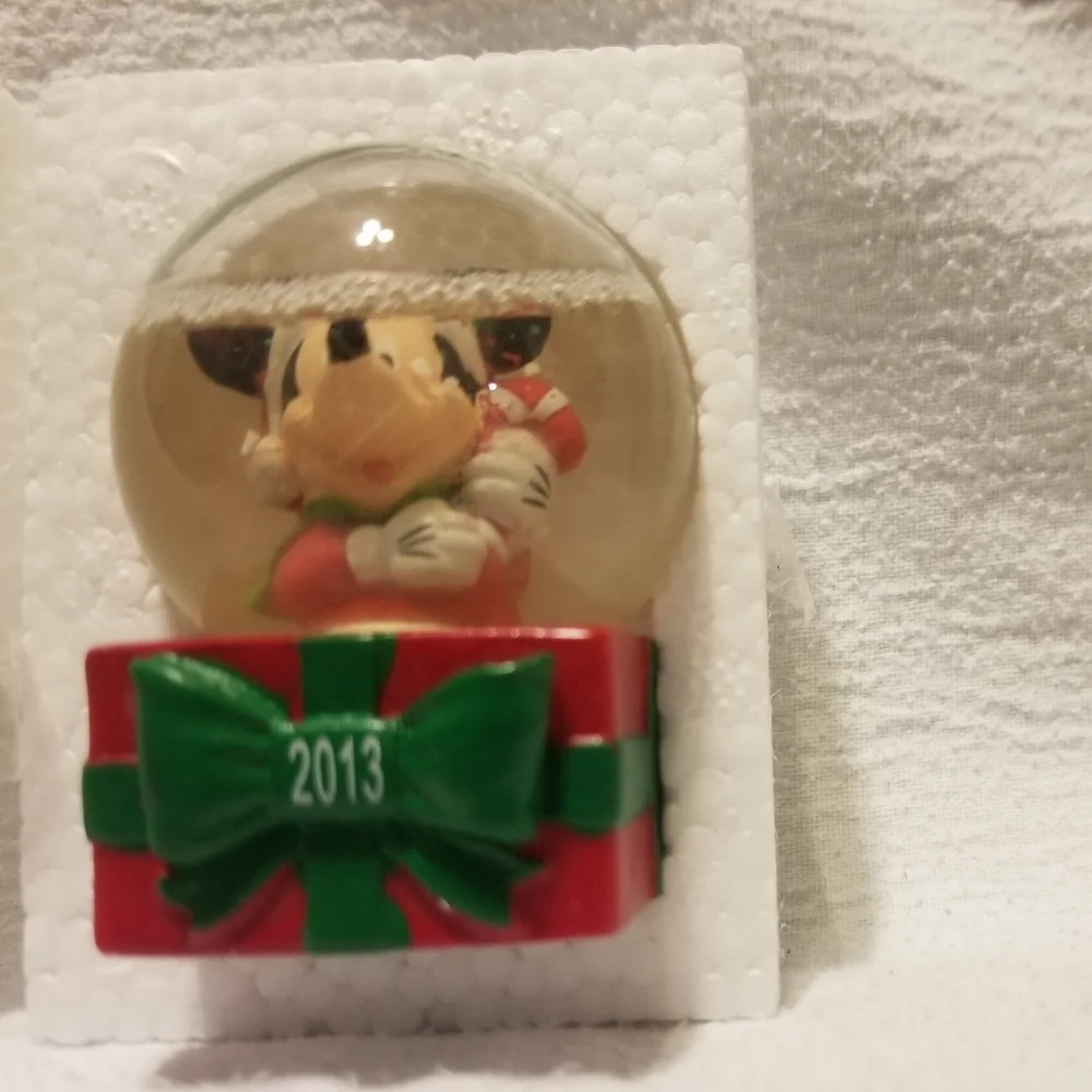 EUC 2013 Mickey Mouse snowglobe